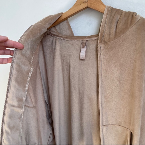 SKIMS Beige Zip-Up Hoodie - Picture 8 of 10
